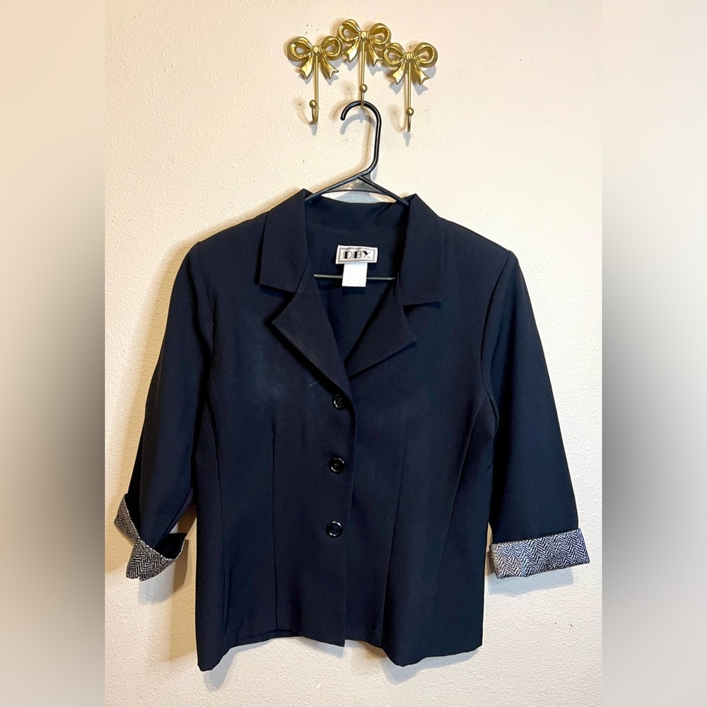 LBY Ltd Black Blazer 3 button closure w/flare at hips. Patterened cuffs. Size 13